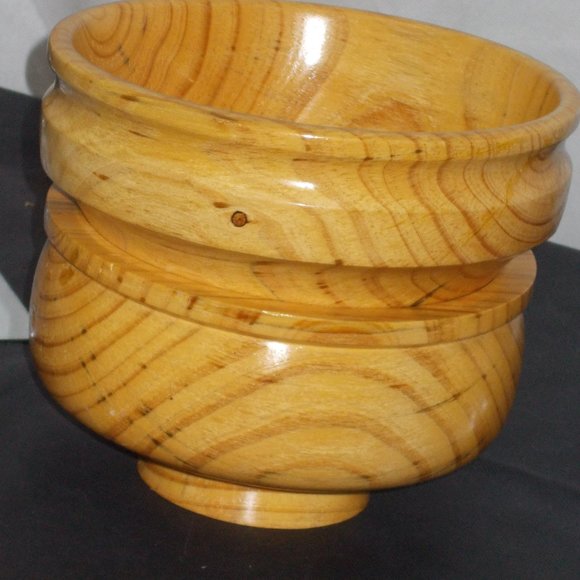 2 beautiful pine wood bowls - Picture 2 of 12